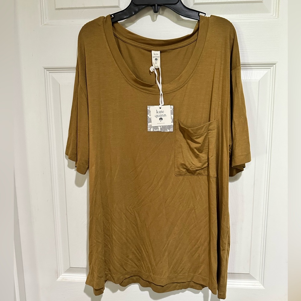 ☀️NWT Kate Quinn tee XL☀️ *SOLD*